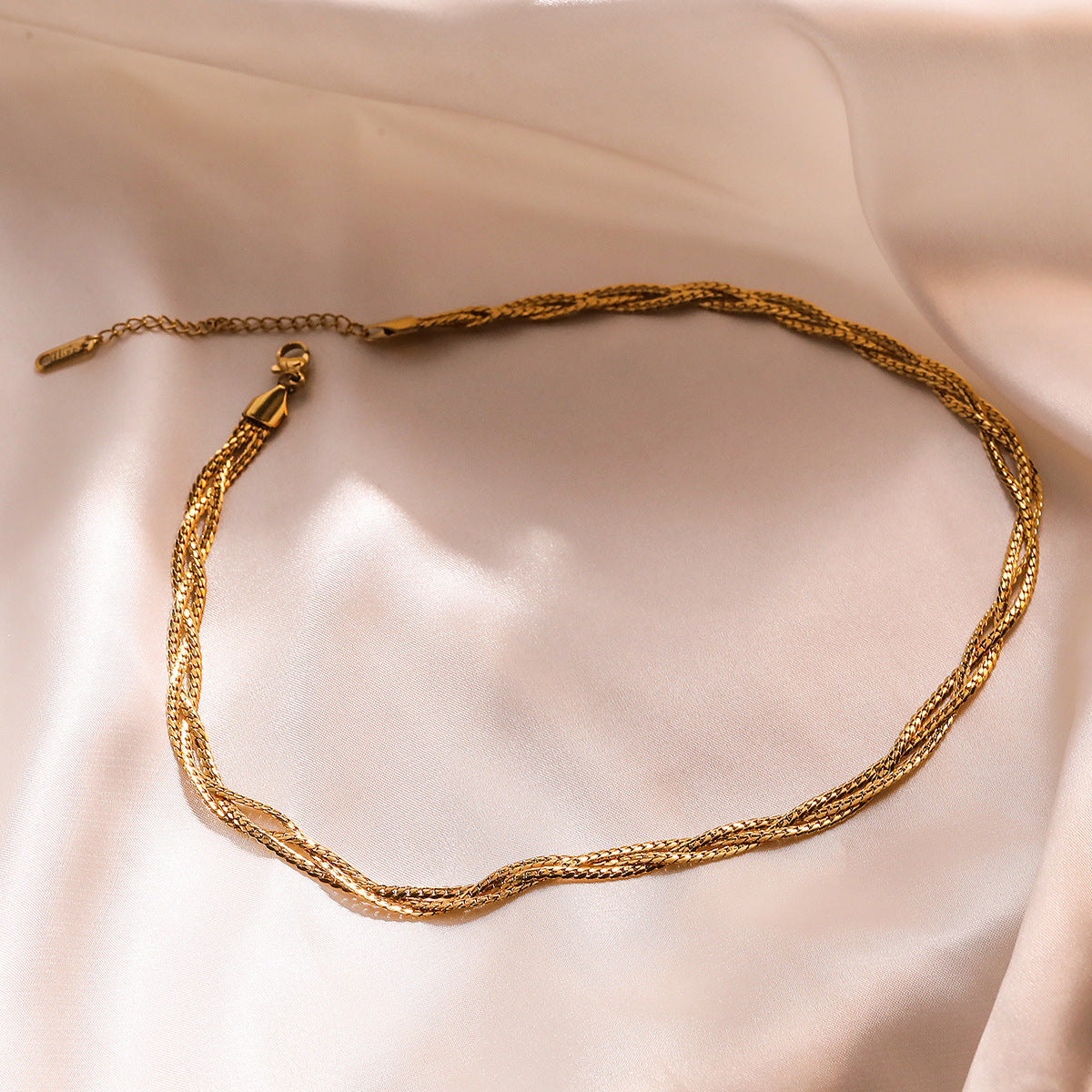 Collana minimalista a croce geometrica in acciaio al titanio placcata oro per donne, delicata catena clavicola