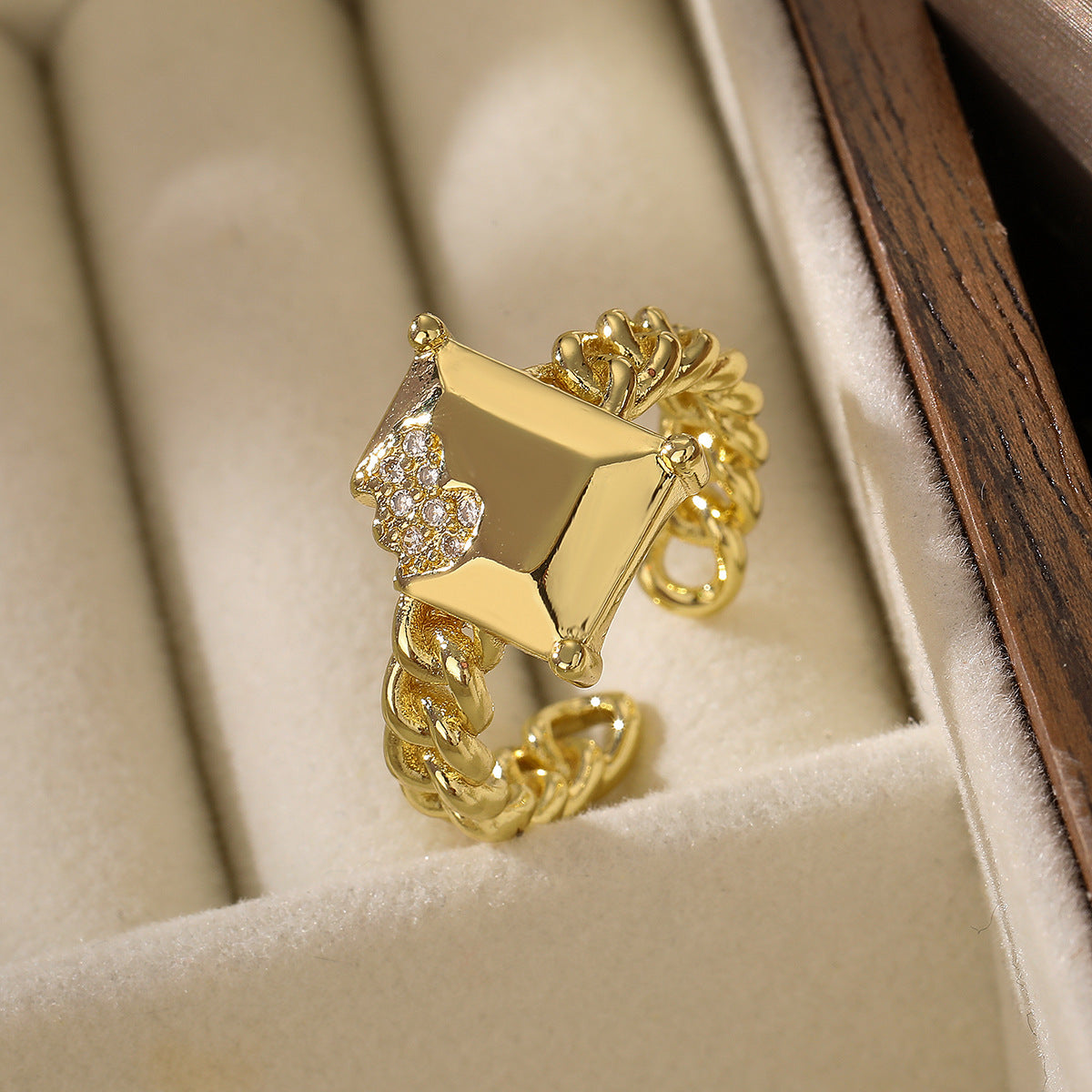 Anello geometrico irregolare minimalista da donna in rame con zirconi micro-pavé e perle