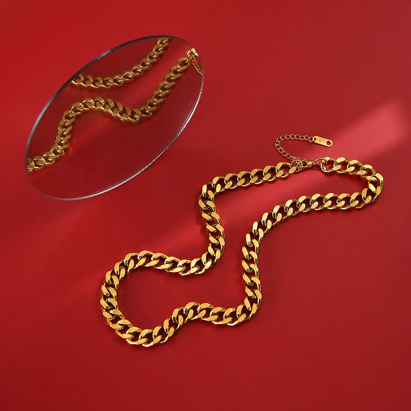 Collana con pendente geometrico in acciaio al titanio con finitura placcata per donna, stile streetwear alla moda e massiccio