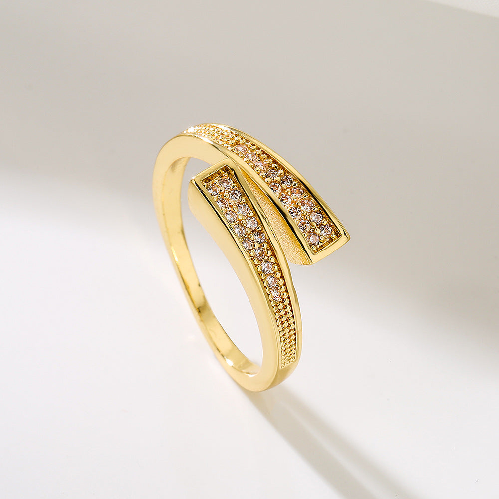 Anello da donna minimalista geometrico irregolare in rame con placcatura in oro e intarsio in zircone