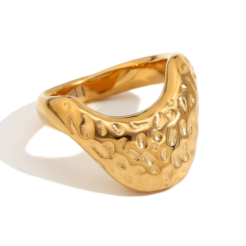 Vintage Style Hammered Texture Flower-Shaped Stainless Steel Ring with 18K Gold Plating for Women