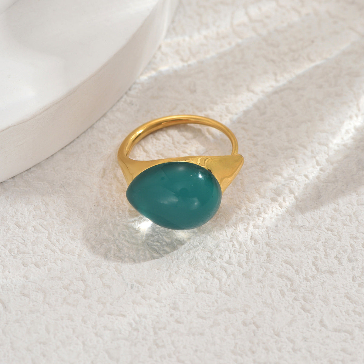 Anello aperto geometrico minimalista da donna in lega di zinco con intarsio di gemma smeraldo