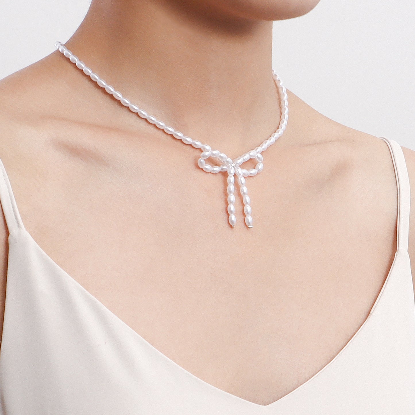 Minimalist Bow-Knot Choker Necklace for Women with Imitation Pearls and Alloy Pendant, Electroplated Finish, Geometric Design