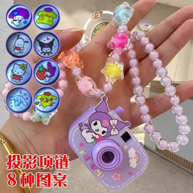 Collana con Pendente a Forma di Personaggio dei Cartoni Animati per Bambini con Fotocamera a Proiezione in Resina su Catena a Sfere, Simpatico Regalo di Compleanno per Ragazze dai 3 ai 10 Anni