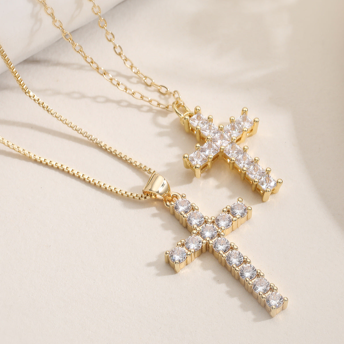Minimalist Luxury 18K Gold Plated Brass Cubic Zirconia Cross Pendant Necklace for Women
