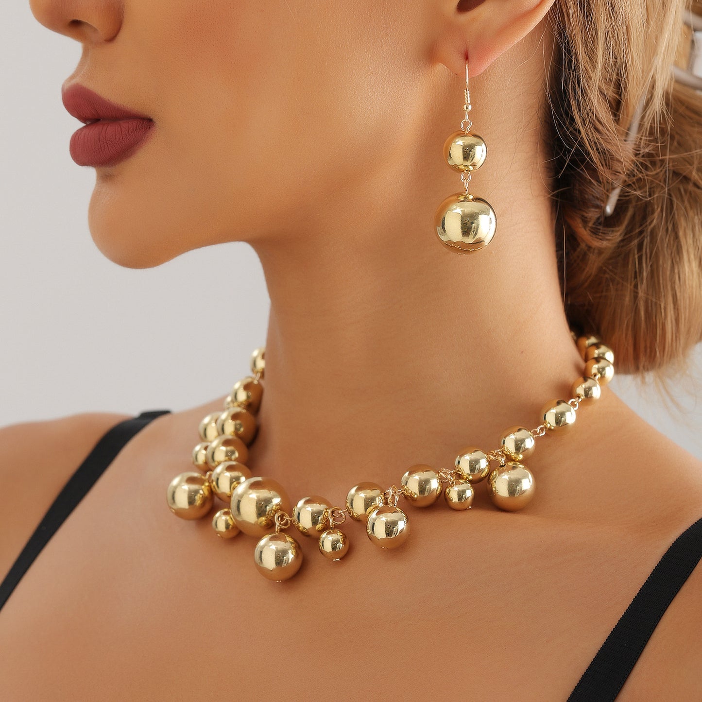 Collar de resina geométrico estilo punk para mujer con acabado galvanizado, gargantilla corta