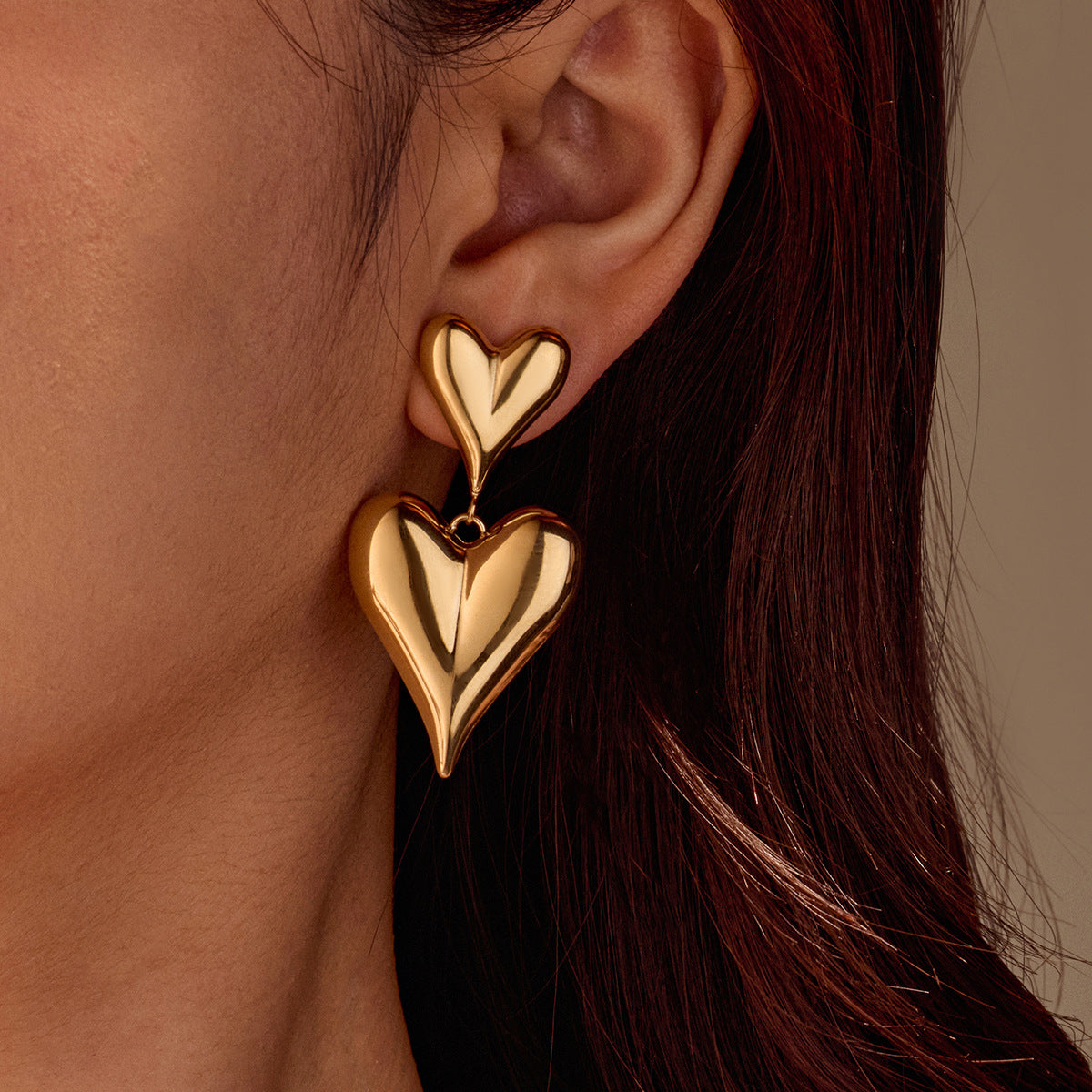 Orecchini Pendenti Minimalisti a Cuore Cavo in Acciaio Inossidabile con Finitura in Acciaio al Titanio Placcato Oro 18K