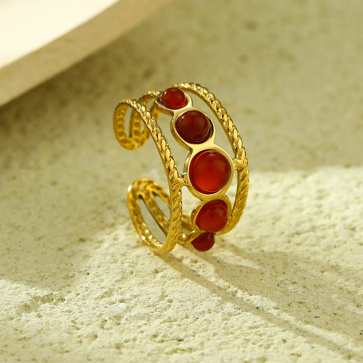 Anillo minimalista de acero de titanio con diseño geométrico, chapado en oro de 18 quilates y detalles de piedra natural para mujer