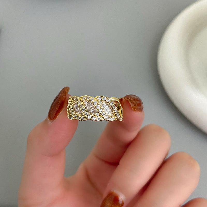 Anillo de diseño geométrico de ajuste abierto de inspiración vintage para mujer con detalles de pedrería, joyería de mano de lujo minimalista de cobre chapado.