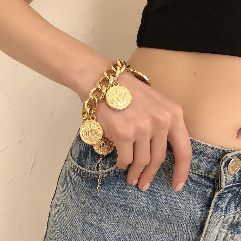 Pulsera de cadena en O geométrica dorada de varias capas para mujer, estilo dulce y moderno, pulsera de aleación chapada, joyería de moda para recuerdo de viaje