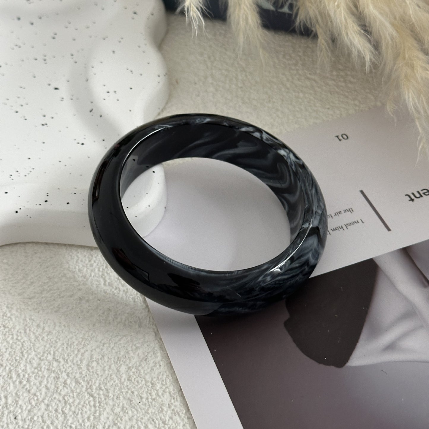 Vintage Minimalist Round Geometric Acrylic Bracelet with Gradient Drip Oil Finish