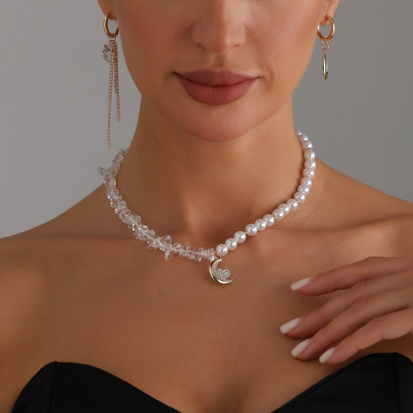 Elegant Moon and Heart Shaped Alloy Necklace with Clear Rhinestones and Pearl Accents for Women