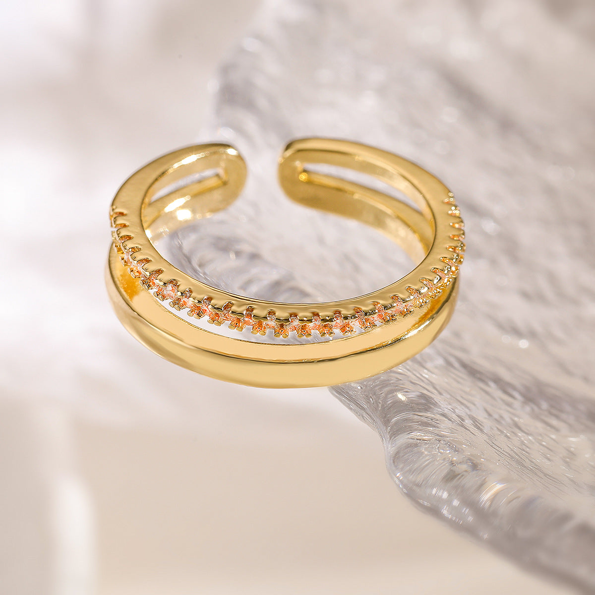 Anello geometrico minimalista in rame placcato oro 18 carati con zirconi micro-incastonati per donna