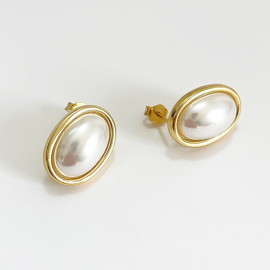Pendientes minimalistas de plata de ley 925 chapados en oro con incrustaciones de perlas ovaladas en forma de lágrima
