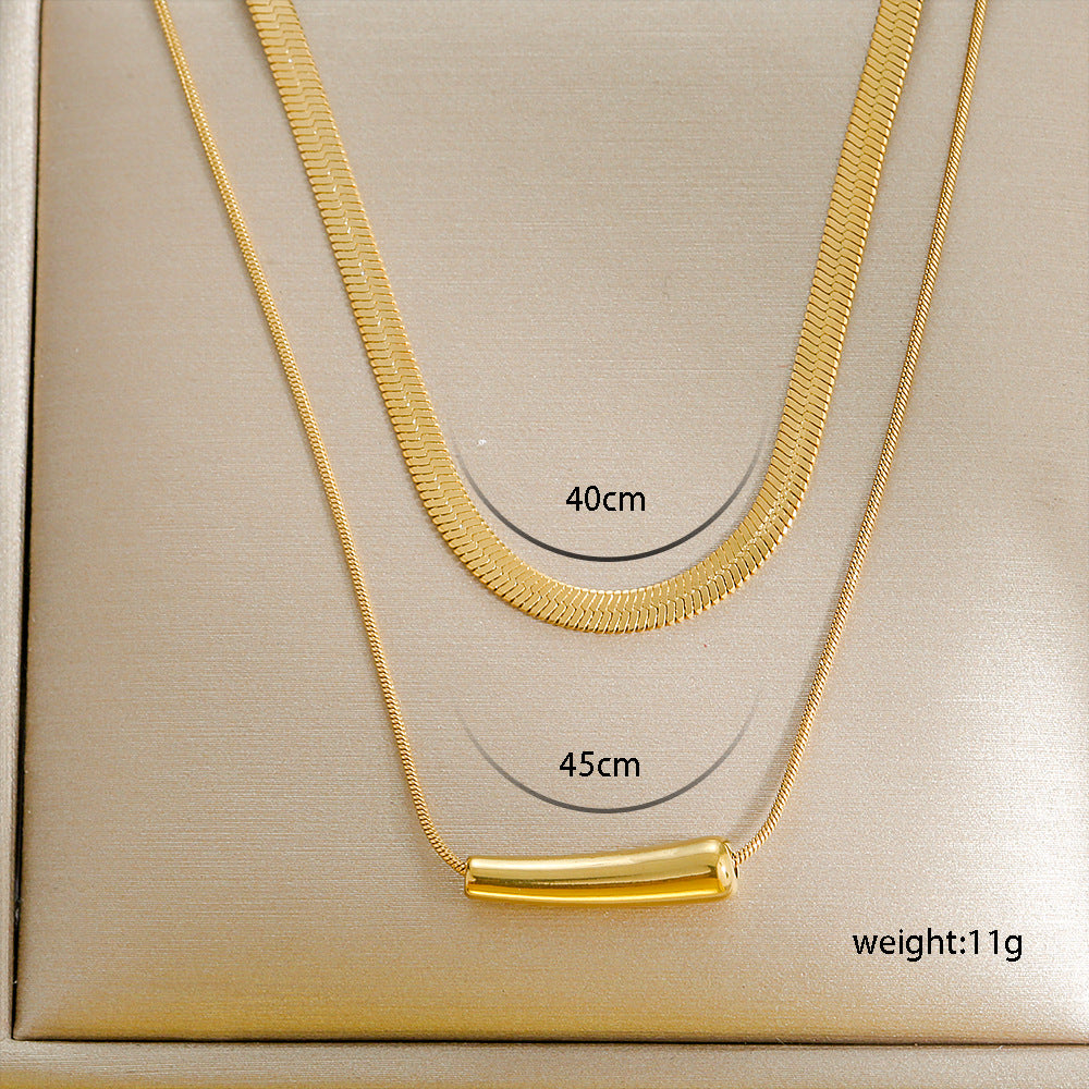 Collana corta a strati in acciaio inossidabile placcato con ciondolo a rosa floreale minimalista da donna con catena a lama