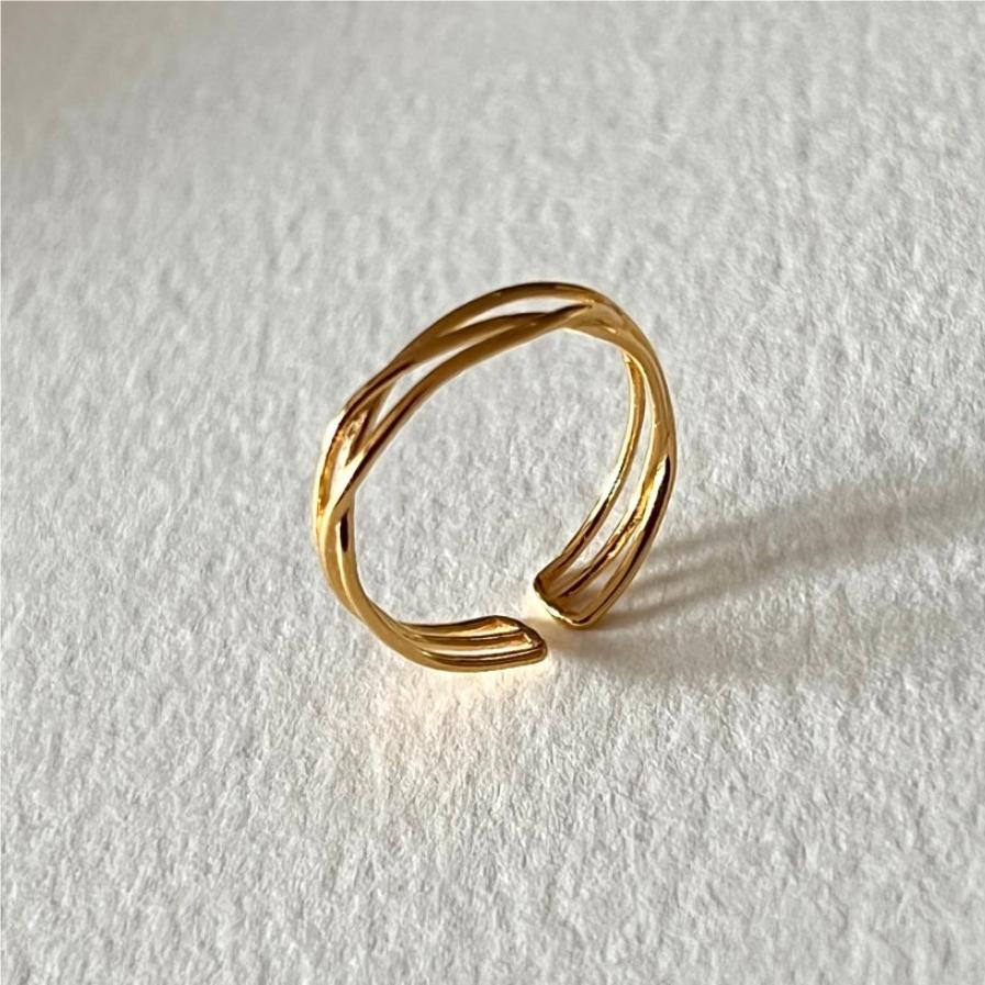 Minimalist Geometric Heart-Shaped 925 Sterling Silver Ring for Women with Clean Line Design