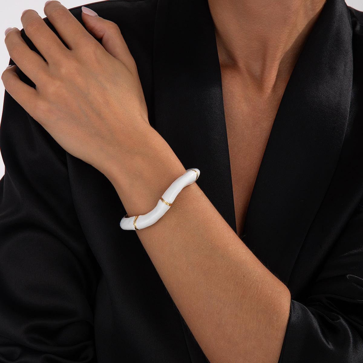 Vintage Luxury Enamel Drip Oil Plated Alloy Open Cuff Bracelet for Women