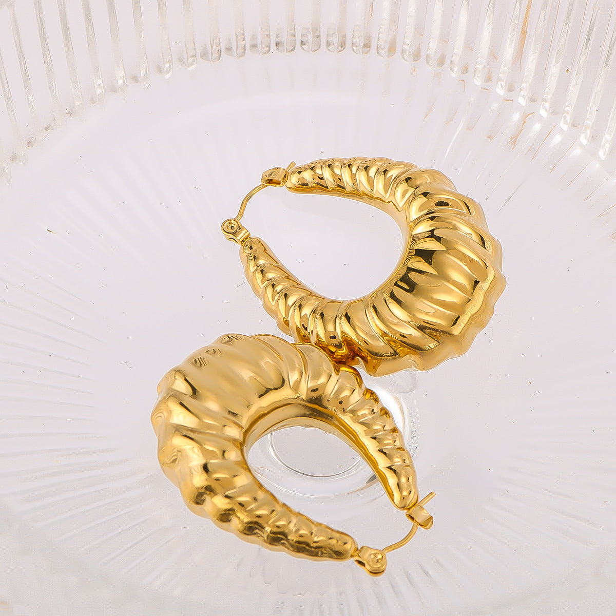 Orecchini a Cerchio Geométrici Ispirati al Vintage in Acciaio Inossidabile con Placcatura in Oro 18K e Textura a Croissant