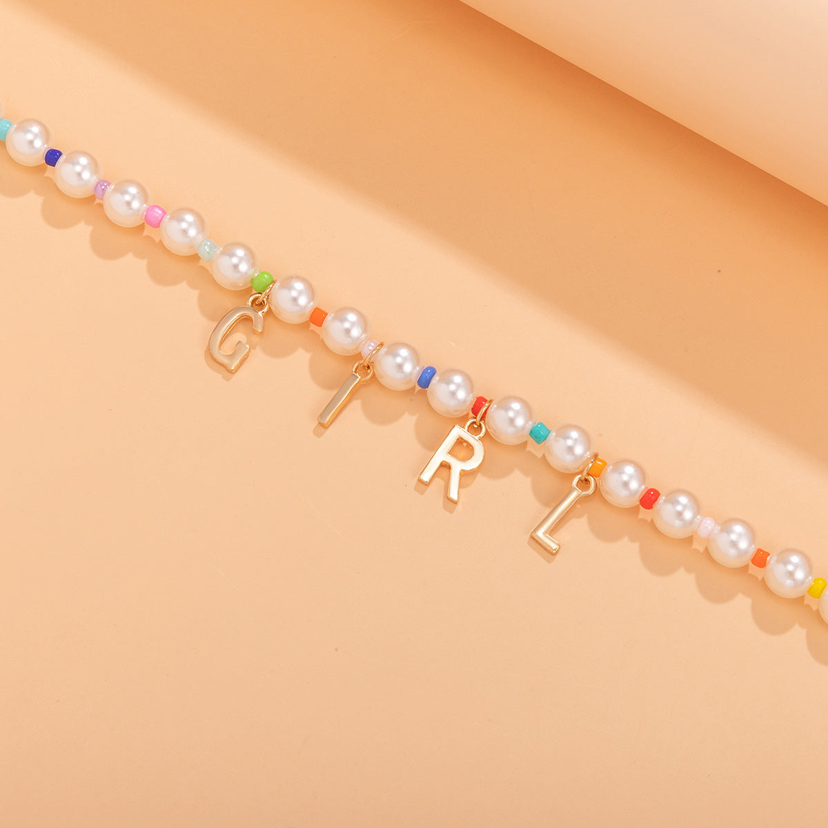 Collana Pendente con Lettera Minimalista Y2K con Finitura Smaltata in Lega per Donna