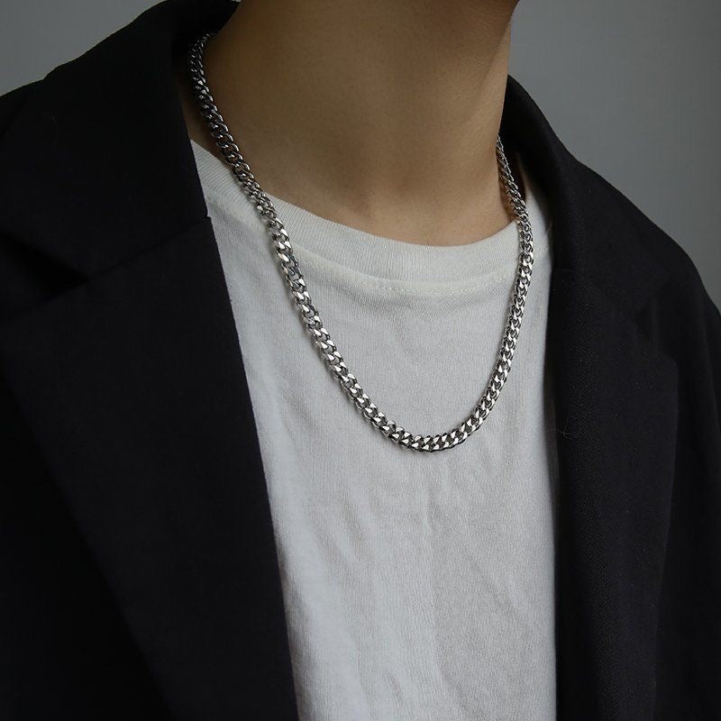 Minimalist Geometric Cuban Chain Necklace for Men and Women Titanium Steel Vacuum Plated Hypoallergenic Fashion Accessory
