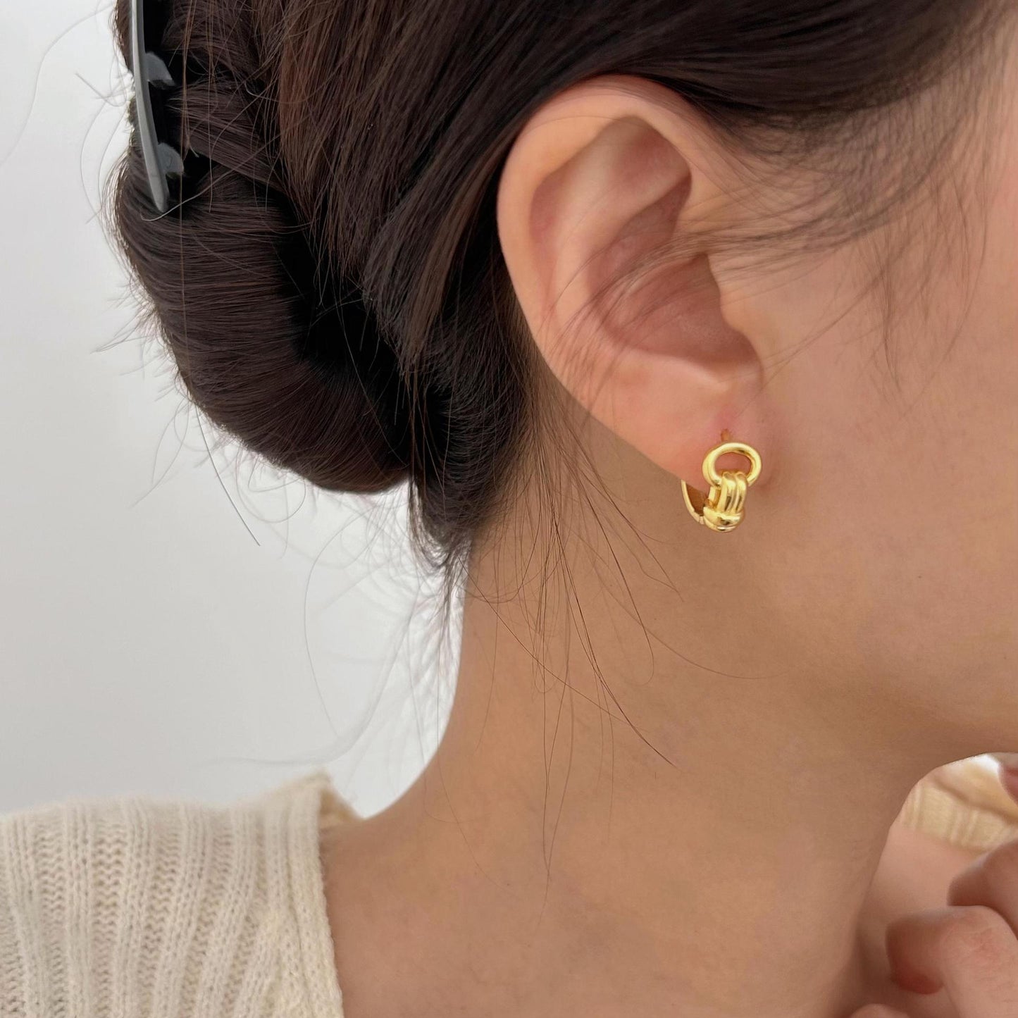 Minimalist Korean-Style Knot Ear Cuffs for Women Made of 925 Sterling Silver with Gold Plating, Asymmetrical Double-Ring Design
