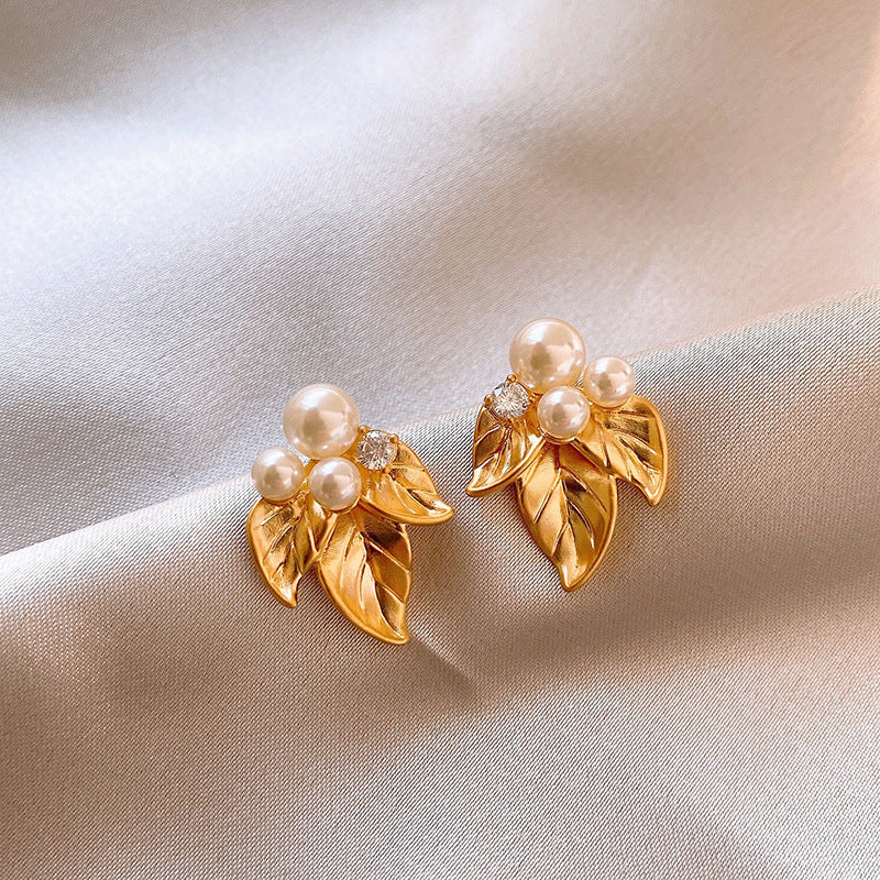 Elegantes pendientes de perlas con forma de hoja, de estilo vintage francés, para mujer, con postes de acero chapado