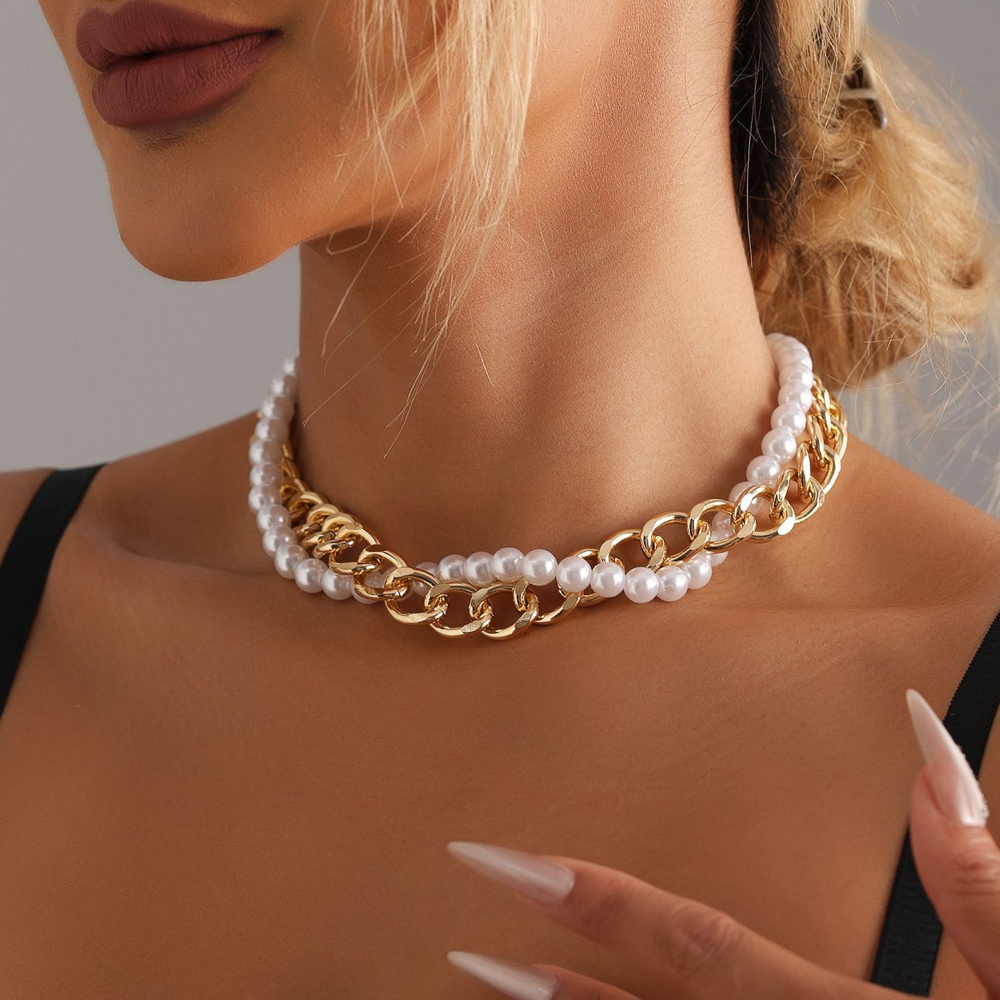 Collar de aleación de doble capa con diseño de cuerda trenzada de inspiración vintage y colgante geométrico para mujer