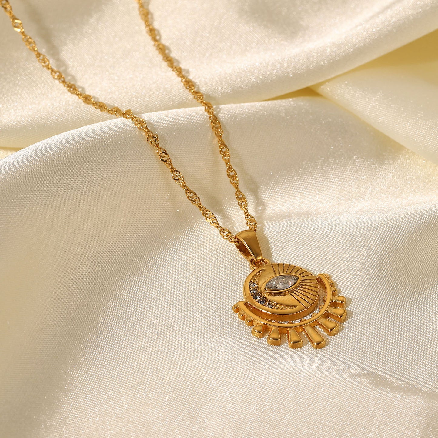 Collana con ciondolo a occhio ovale in zirconi cubici placcato oro 18 carati in acciaio inossidabile stile Old Money da donna