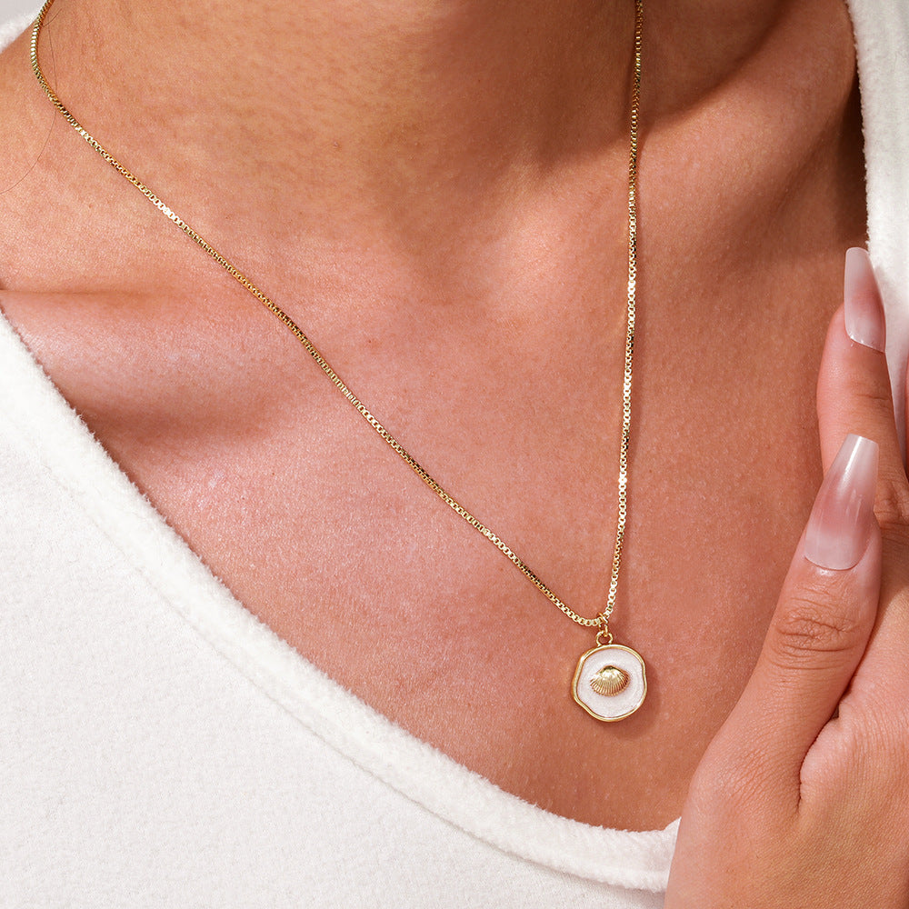 Collana Pendente Minimalista con Stella Marina Delfino Concha Cuore da Donna in Rame con Finitura Smaltata su Catena ad O