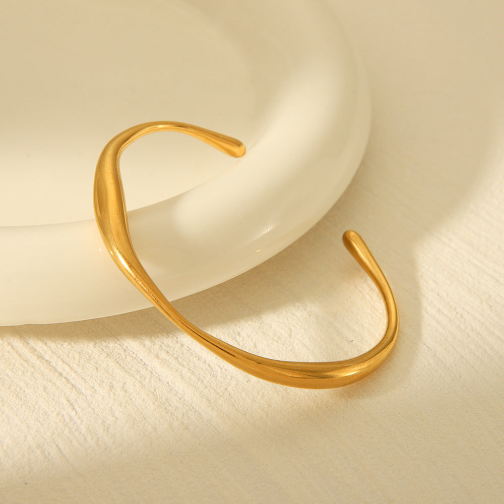 Geometric Irregular Stainless Steel Bracelet for Women with Plated Finish, Fashionable and Versatile Design