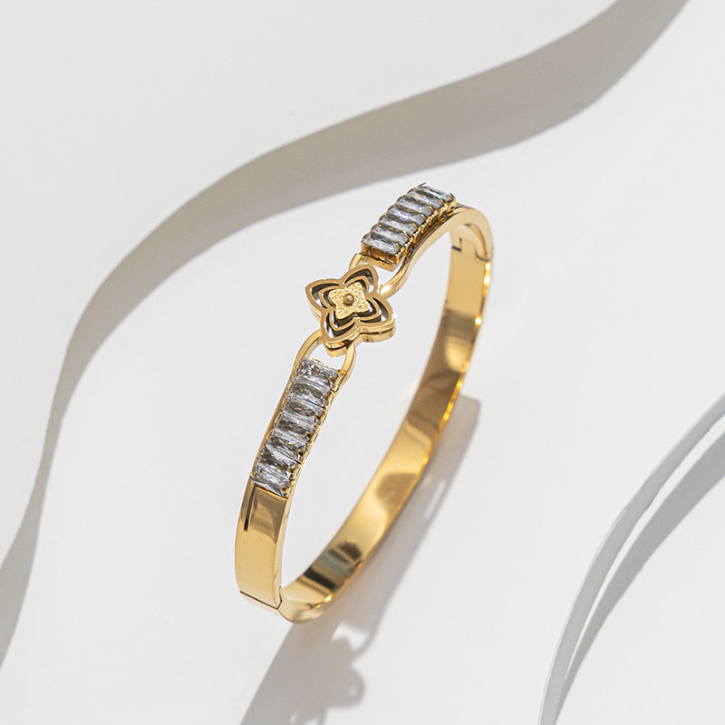 Bracciale Minimalista in Acciaio Inossidabile da Donna con Placcatura in Acciaio al Titanio e Intarsio di Strass a Forma Geometrica Ovale