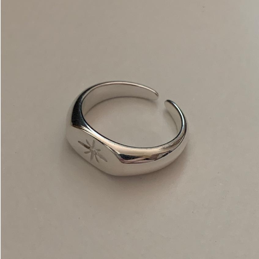 Anello Aperto a Stella Minimalista in Argento Sterling 925 con Dettaglio Fiocco per Donna