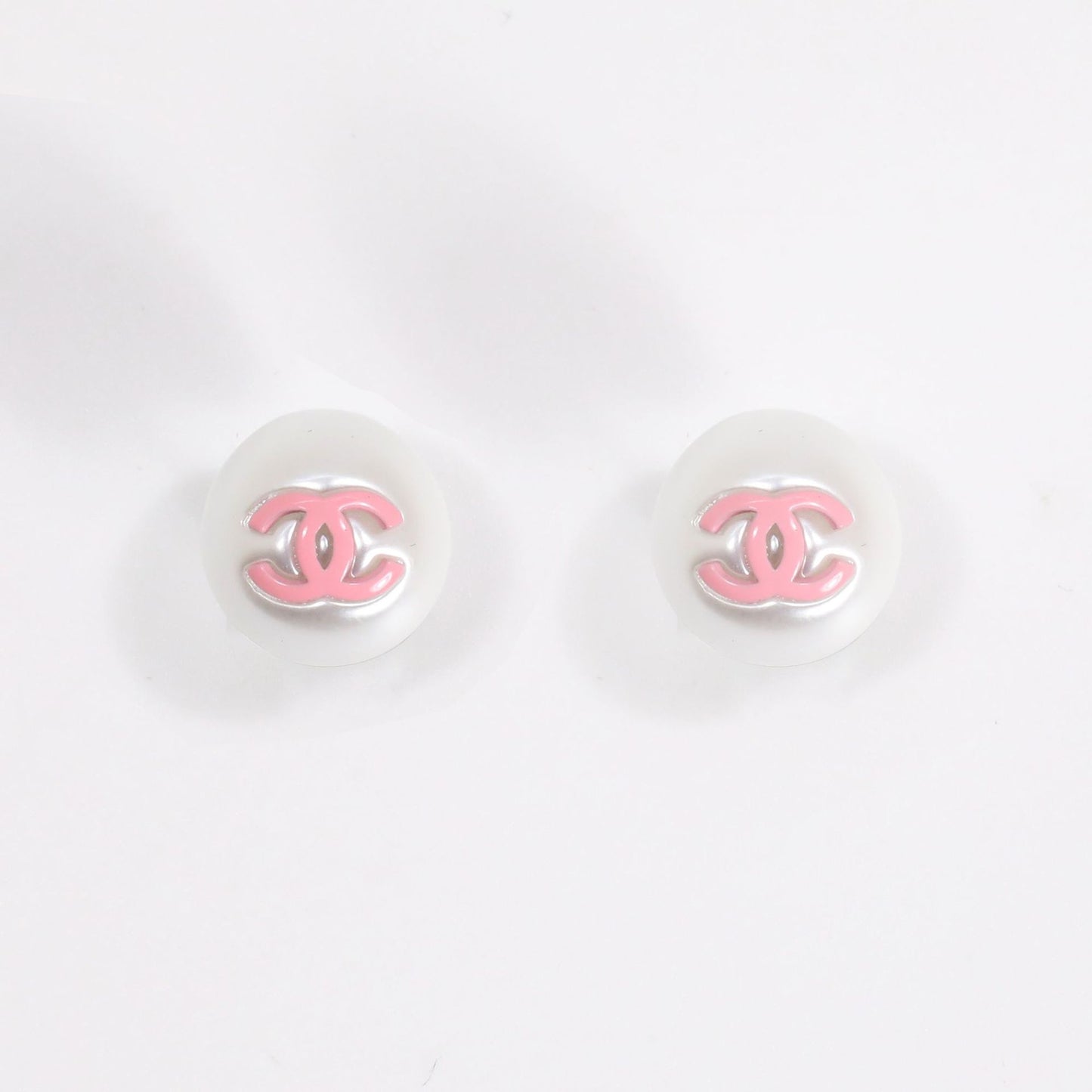 Orecchini a perno con perle nere e rosa, eleganti, di lusso, a doppia C, in argento sterling 925 placcato