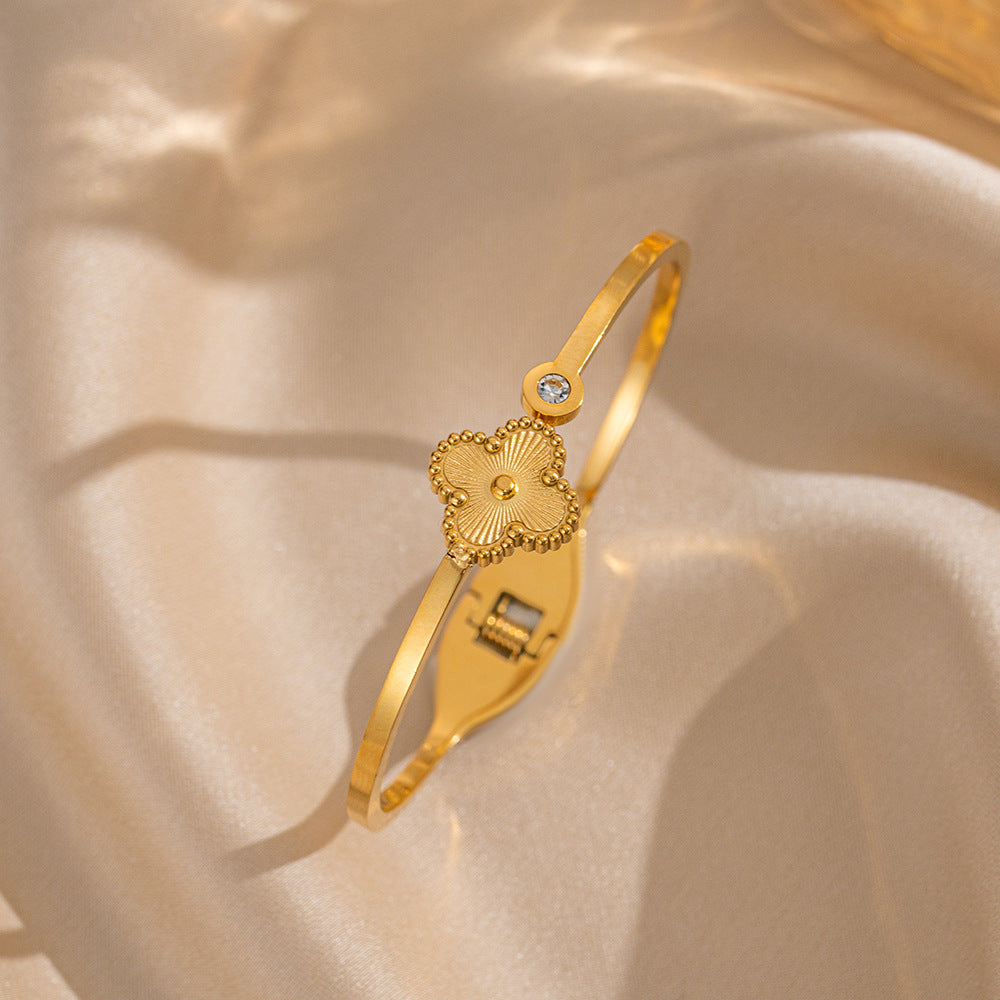 Minimalist Four-Leaf Clover Shape Titanium Steel Bracelet with Vacuum Electroplating for Women
