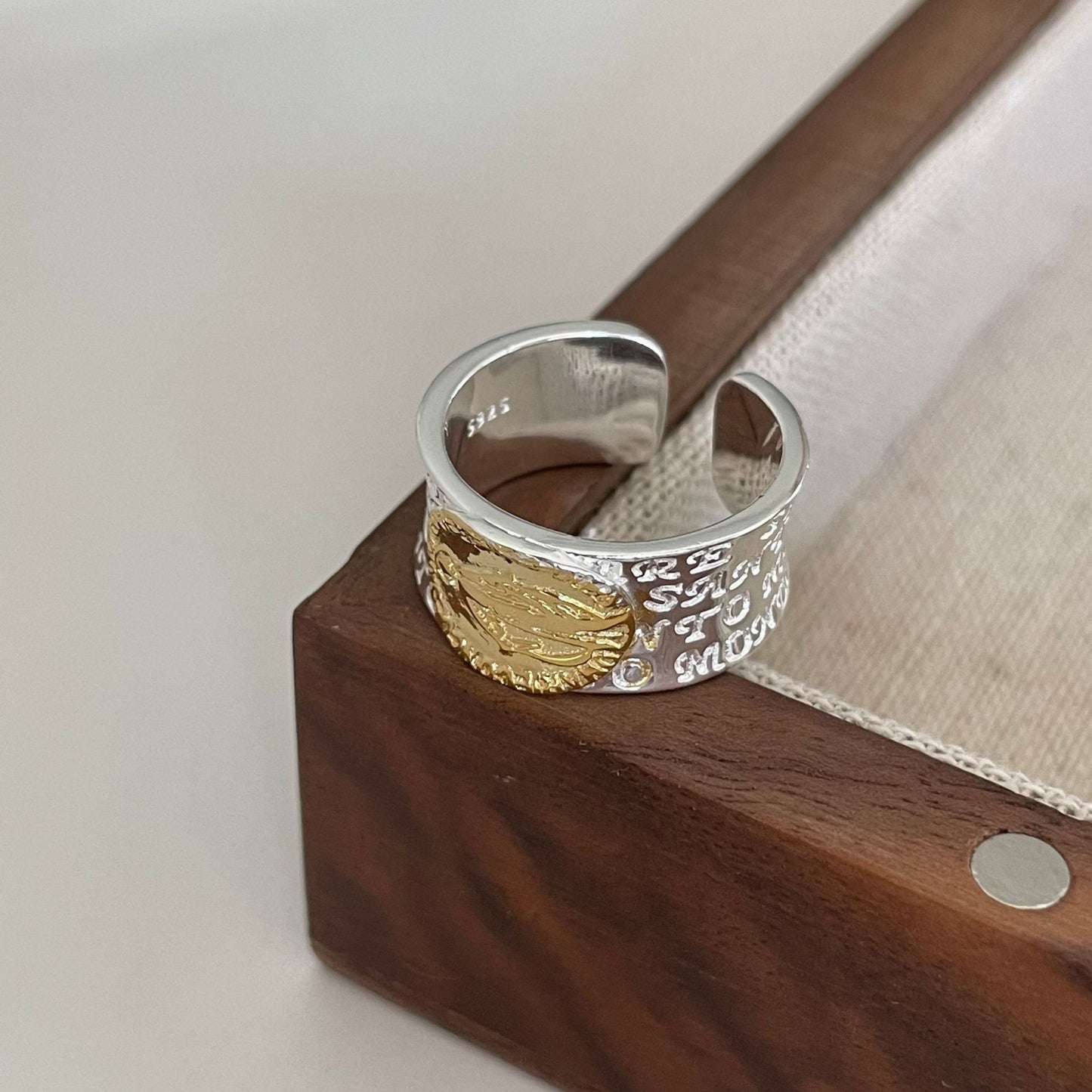 Anello minimalista vintage da donna con intarsi a cuore e lettere in argento sterling 925