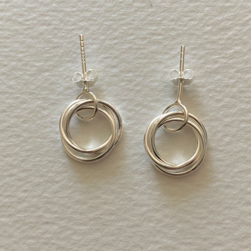 Pendientes de aro minimalistas de plata de ley 925 con forma de estrella y diseño de triple anillo hechos a mano para mujer