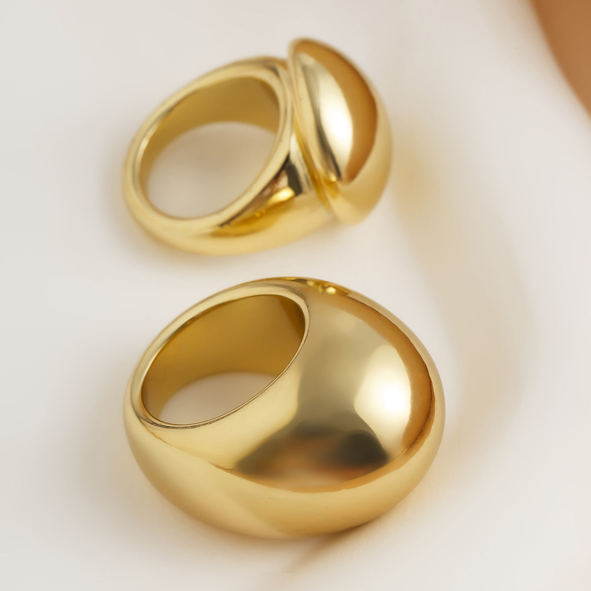 Anello aperto a spirale geometrico contorto irregolare minimalista in lega con finitura placcata
