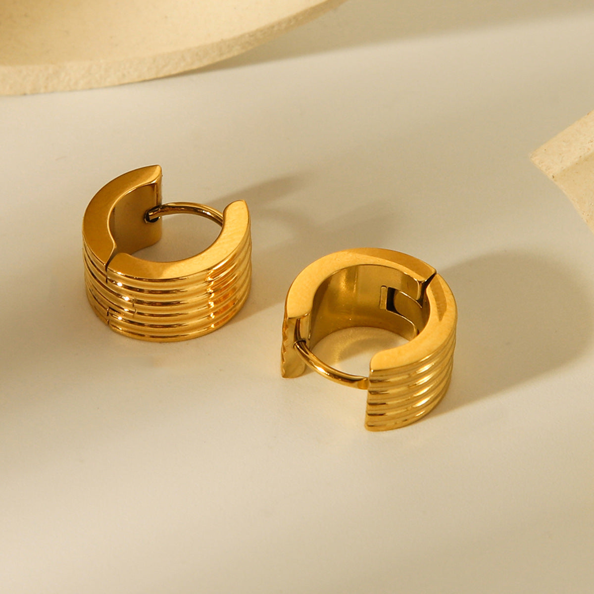 Orecchini da donna in acciaio inossidabile placcato oro 18 carati con design geometrico stile INS