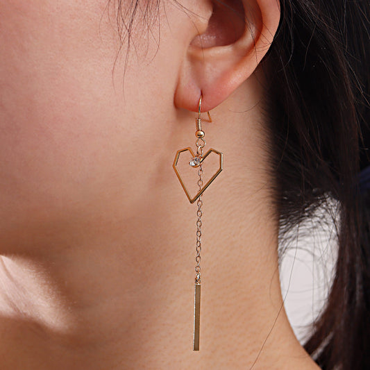 Orecchini da donna minimalisti in lega a forma di cuore cavo con strass micro-pavé e dettaglio a frange