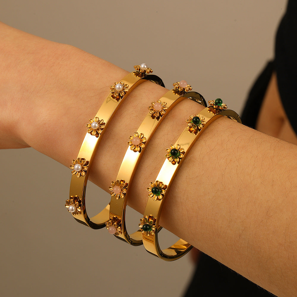 INS Style Geometric Flower-Shaped Polished Stainless Steel Bracelet with 18K Gold Plating Hypoallergenic