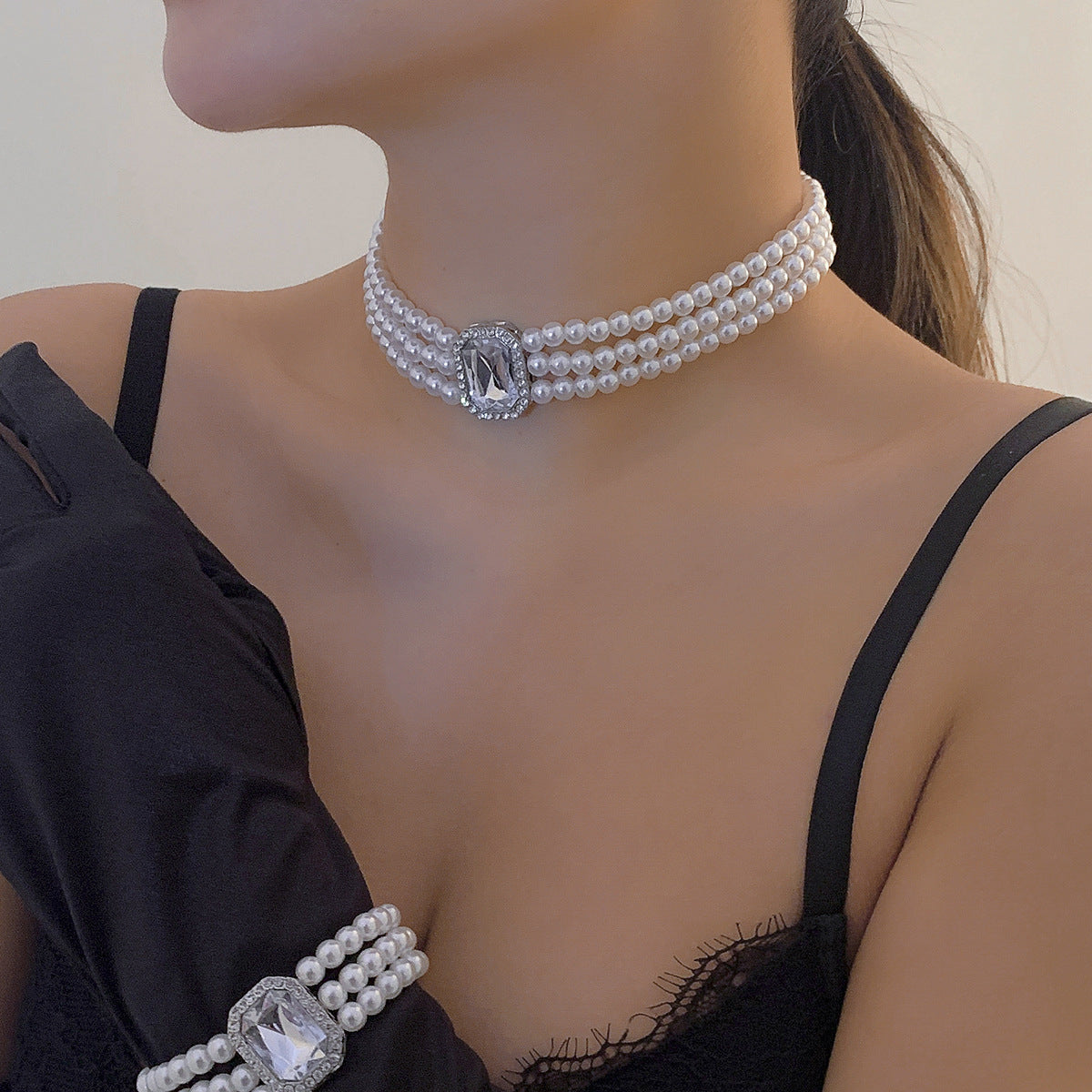 French Vintage Style Heart-Shaped Multi-Layer Imitation Pearl Necklace with Rhinestone Accents and Pearl Chain for Women