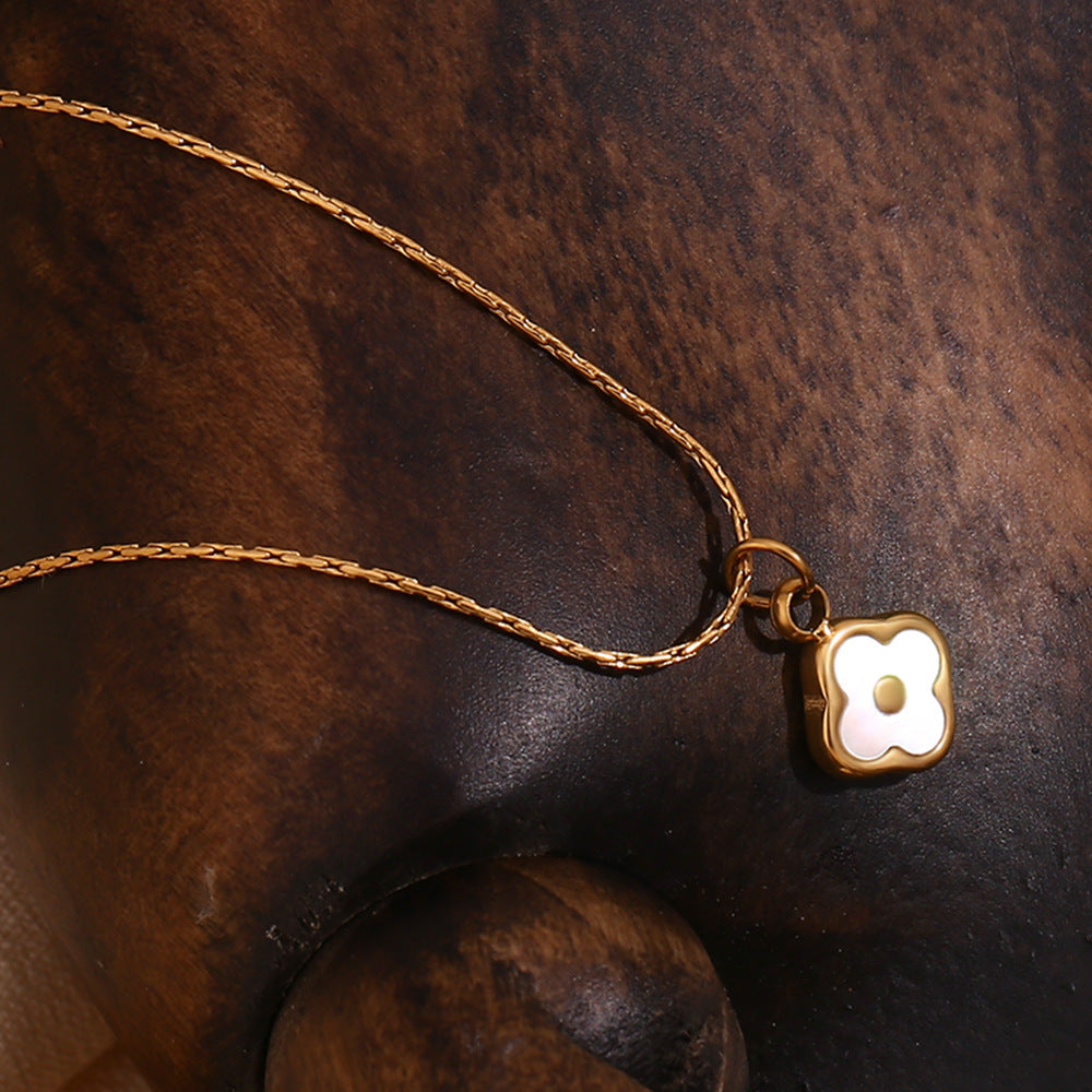 Fashionable Minimalist Shell-Shaped Stainless Steel Pendant Necklace for Women with 18K Gold Plating