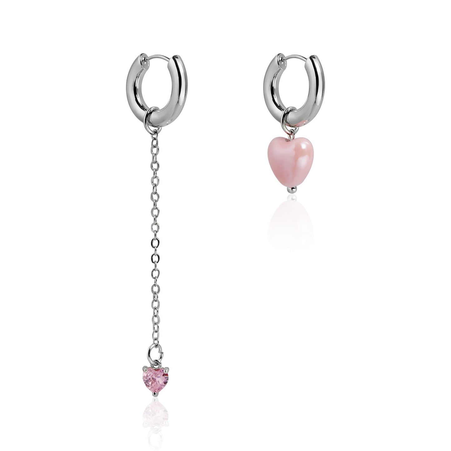 Aretes de moda con dije de corazón y detalle de borla con acabado chapado para mujer