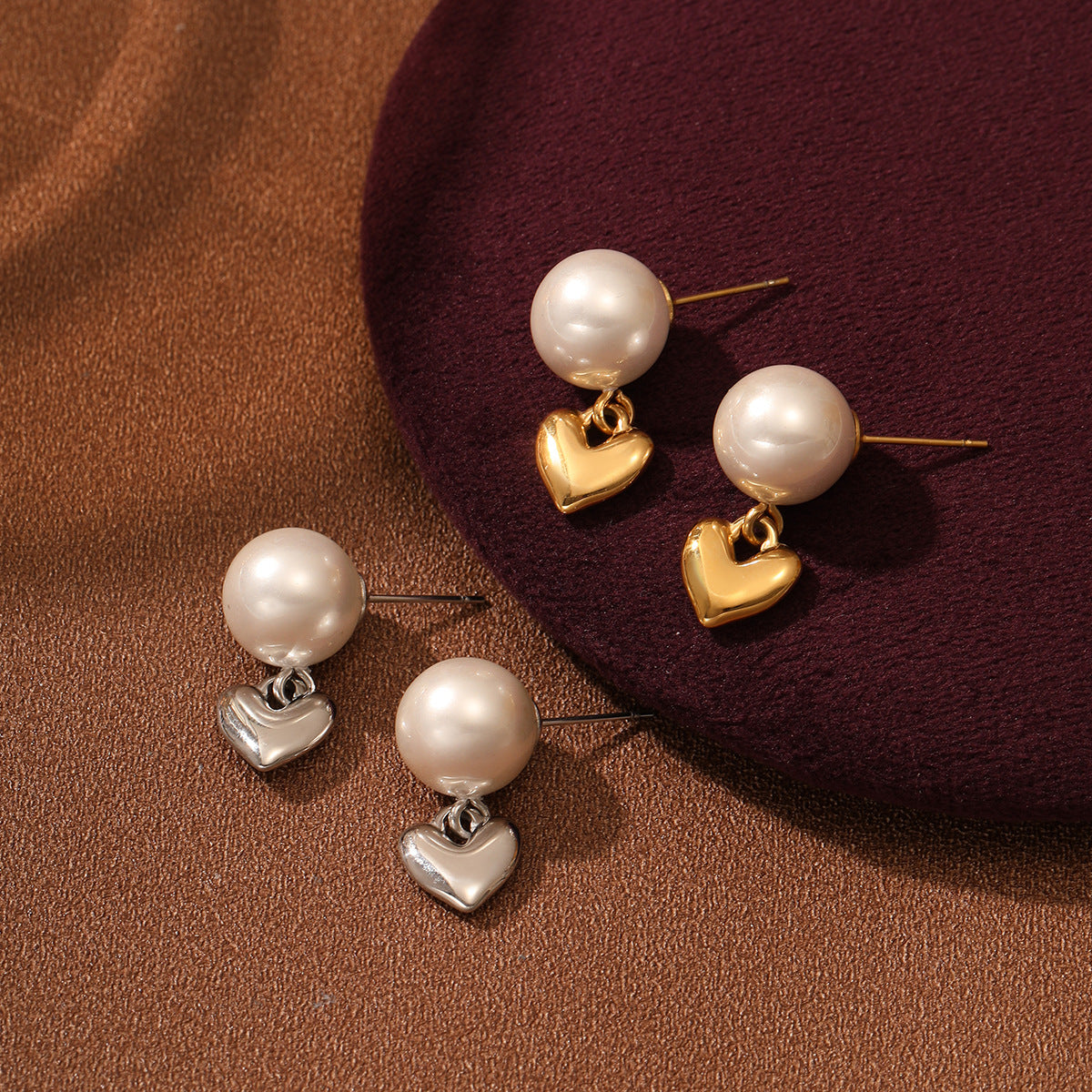 Pendientes de titanio con forma de corazón estilo retro francés para mujer, con detalles de perlas y acabado chapado