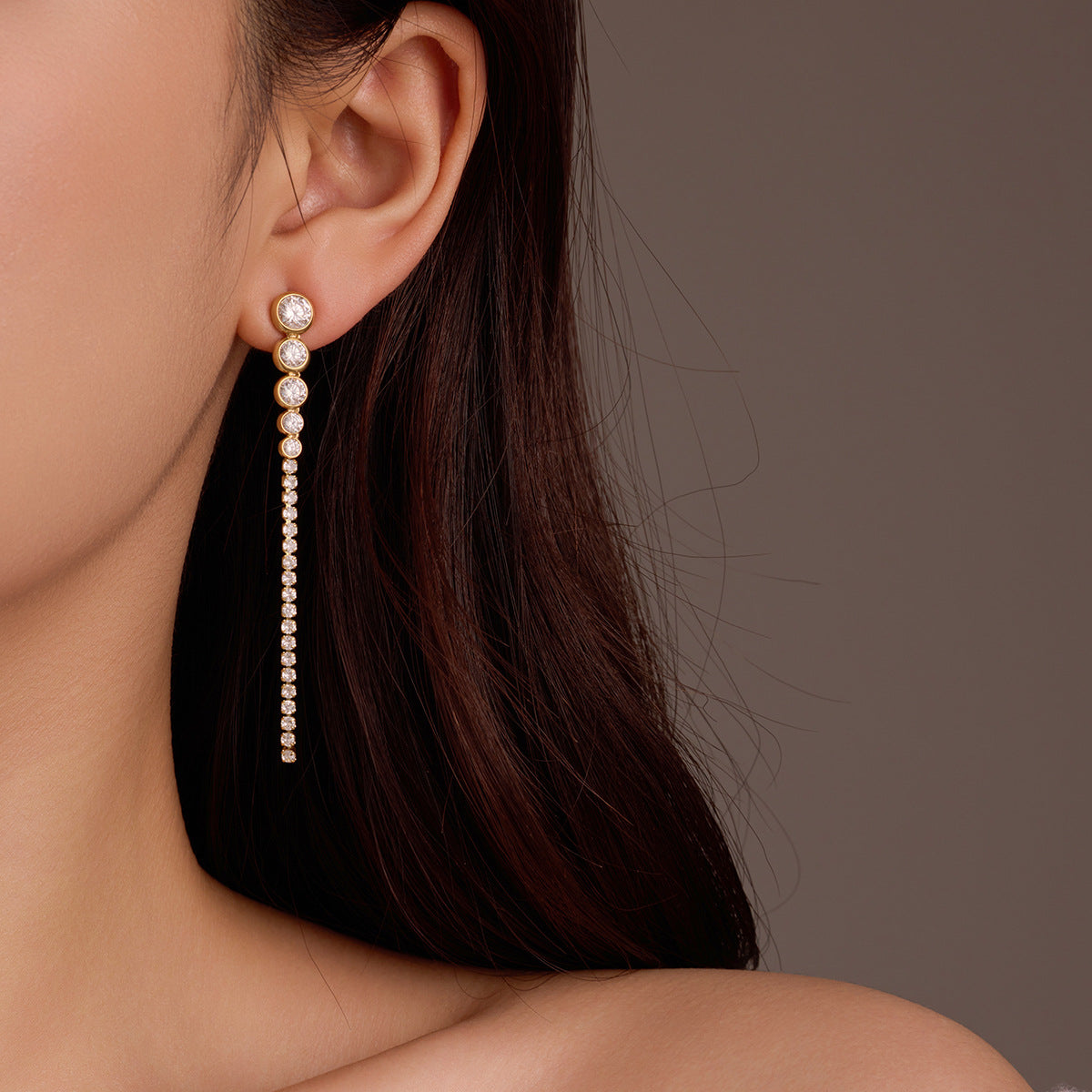 Pendientes largos de borla estilo vintage de acero inoxidable con detalles de diamantes de imitación para mujer
