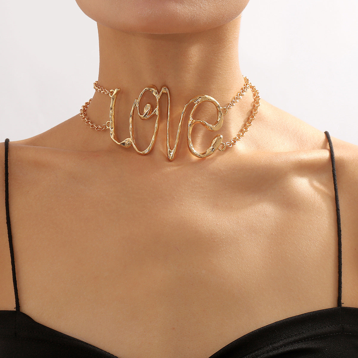 Gargantilla Retro con Colgante LOVE en Negrita y Formas Geométricas de Aleación y Hierro, Acabado Electrochapado, para Mujer