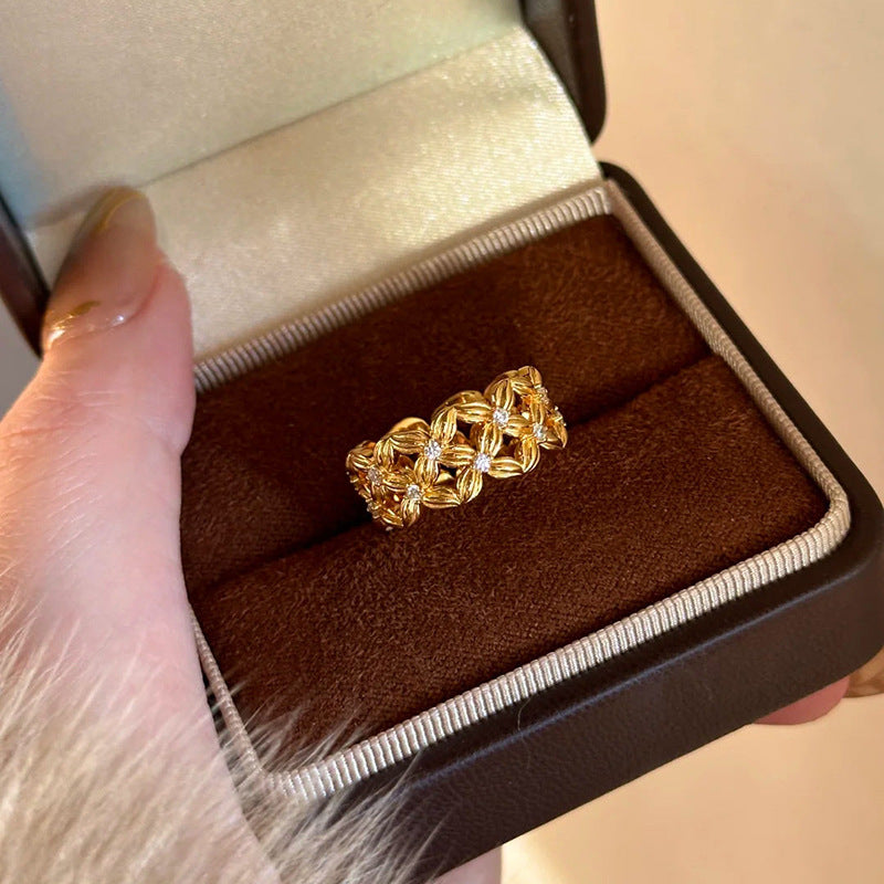 Anello da donna minimalista geometrico a croce cava con placcatura in oro e intarsio in zircone