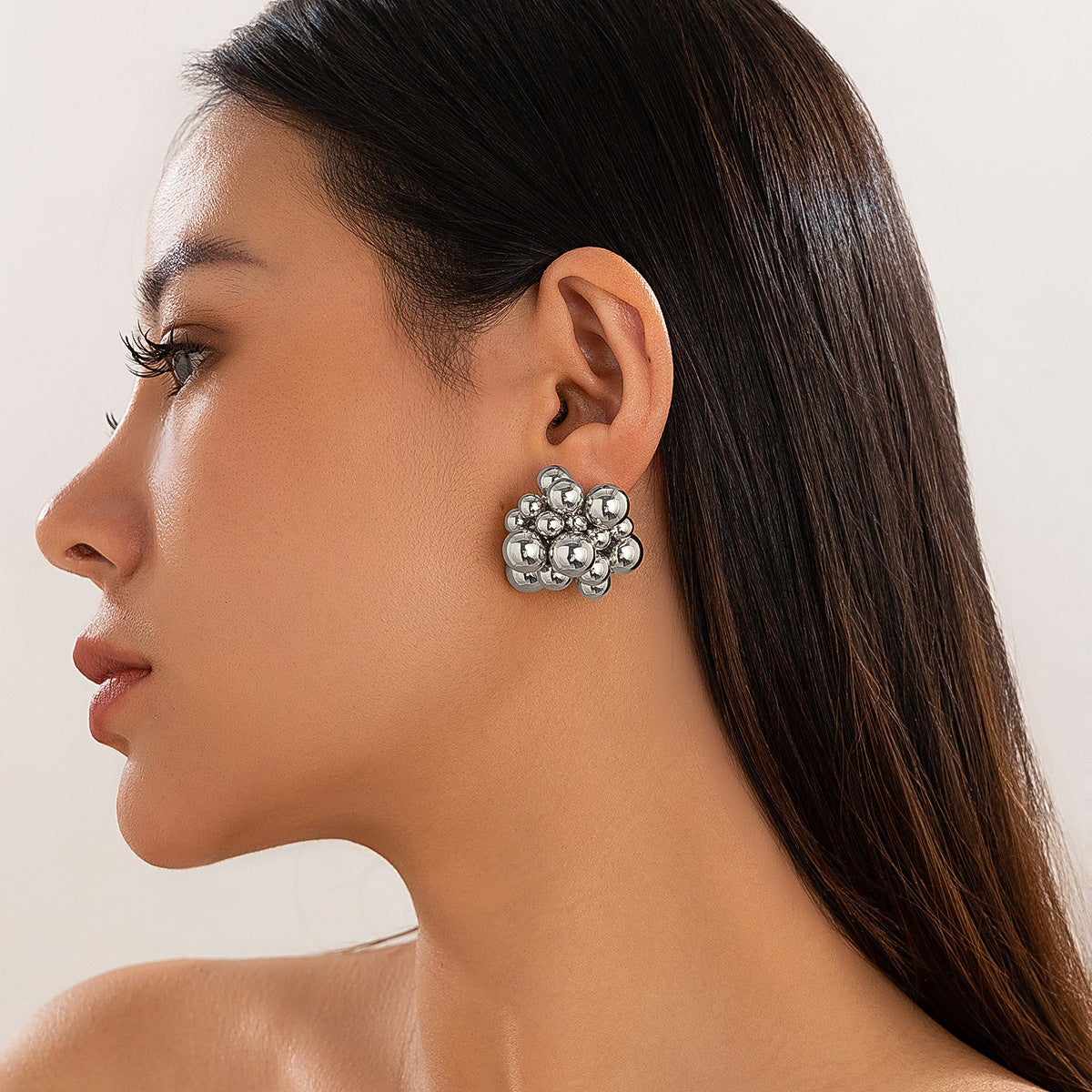 Pendientes de tuerca geométricos minimalistas de resina para mujer con postes de acero inoxidable y acabado chapado