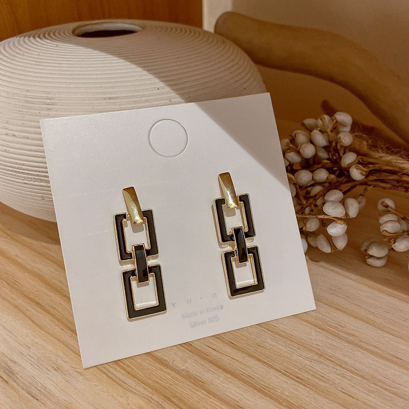 Luxury Style Heart-Shaped Enamel Gold-Plated Silver Needle Earrings for Women with Minimalist Black Accent