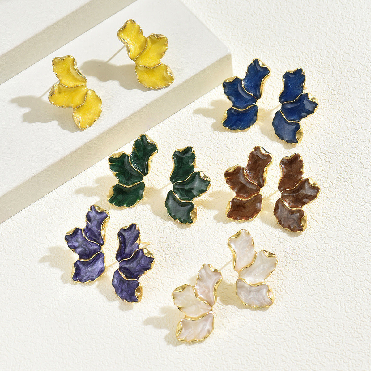 Pendientes de trébol minimalistas para mujer en aleación de zinc con acabado esmaltado
